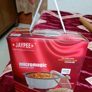 Brand New Microwave Safe Cassarole With Glass Lid