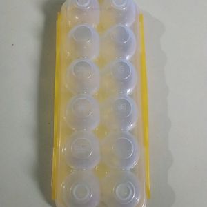 12🥚tupperwell/Plastic Holder