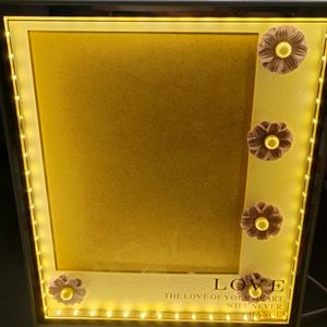 Photo Frame With Lamp