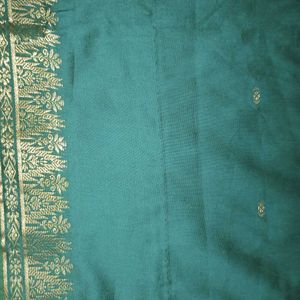 Beautiful Dark Green Saree With Thin Border