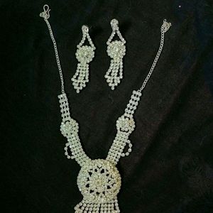 Combo Of 3 AD Necklace And Korean Clips