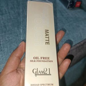 Glam21 Matte Oil Free Silk Foundation