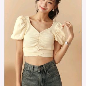 PUFF SLEEVE CROP Top