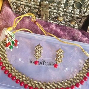 BEAUTIFUL Jewellery Set With Red Stones