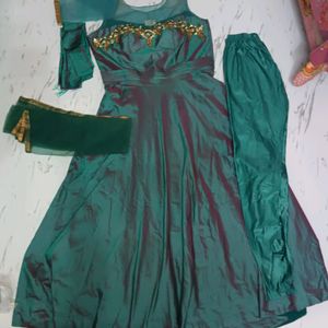 Beautiful Green Gown For Women 4pc