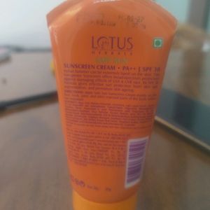 Lotus Herbals SUNSCREEN