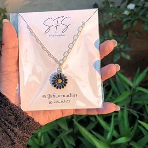 Handmade Black Flower Necklace