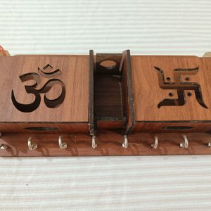 Om Swastik Keyholder (8 Hooks, Wooden)