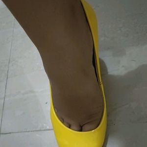 Yellow Plumps Size 4