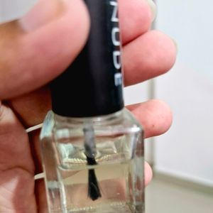 TRANSPARENT GLOSSY NAIL POLISH