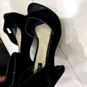 Trove Brand Black Heelss