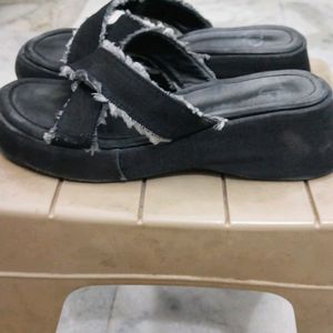 White Pole Black Wedges Size 7