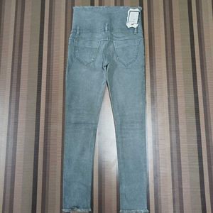 Y-25 Size 28 Slim Fit Women Jeans