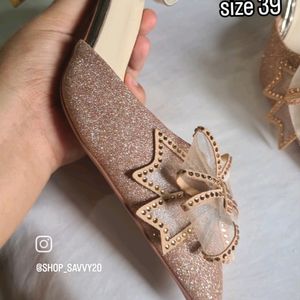 Size 39, Imported Bowed Heels