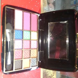 15 Colours Eyeshadow Velvet Smooth Colour