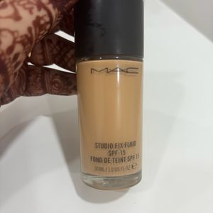 MAC Studio Fix Foundation -NC37