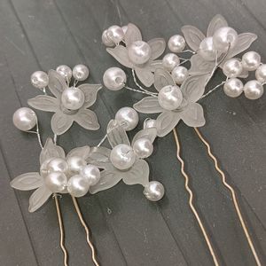 White Beutiful Flower Hair Moti Clips