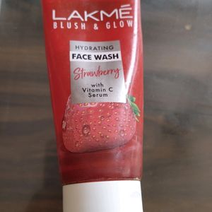 Lakme Strawberry 🍓 Face Wash Branded