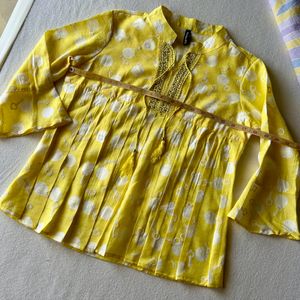 🌼Lemon yellow Top - S (34”)- New