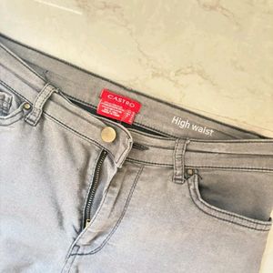 GREY DENIMS