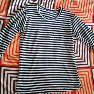 black n white stripped tshirt