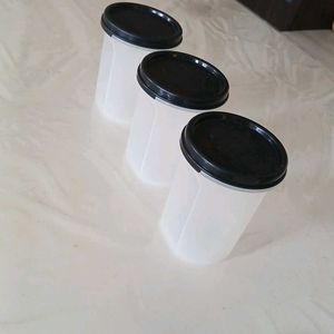 Set Of Tupperware MM Round