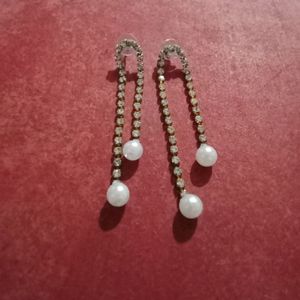 Earing With White Moti