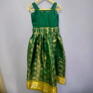 Girls Traditional Wear / Pattu Pavadai Sattai