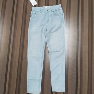 Q-82 Size 28 Slim Fit Women Denim Jeans