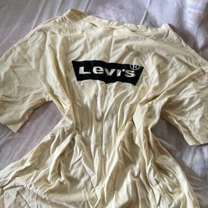Levis Tshirt 💛✨