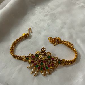 Gold Vanki Embellishing With Kempu,pearls