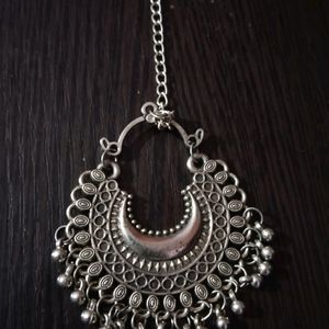 TRENDY GIRLISH SILVER OXIDISED MANG TIKKA