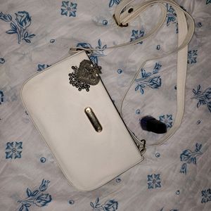 White Slingbag