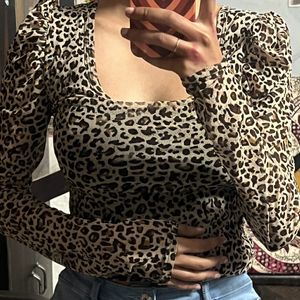 Body Fitted Leopard Print Deep Neck Top🤎🐆