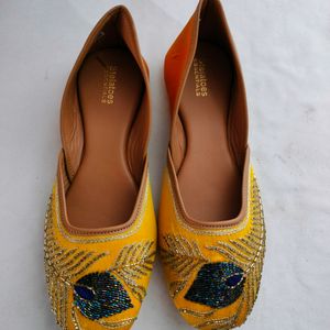 Gold Embroidery juthis (Women's)