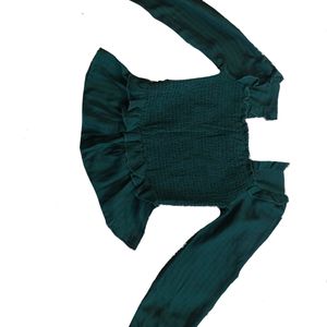 A Green Color Crop Top With Long Sleeves