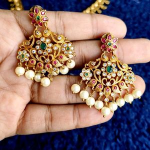 Gowri Neck Set