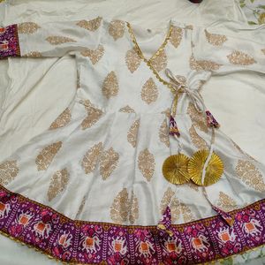 Ahalyaa white and purple ethnic V Neck Tunic