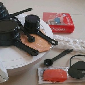 Cake Making Set And Cake Baking Tools of 8 In 1 item. Begginers Baking Kit.