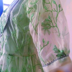 🆕 Green Cotton Gown With Free Organza Shrug