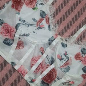 URBANIC Floral White Bralet 🤍