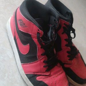 NIKE AIR JORDAN  1 MID BRED