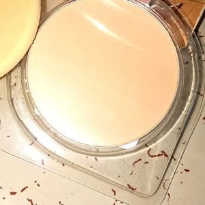 Lakme 9 To 5 Primer Matthe Compact Ivory Cream