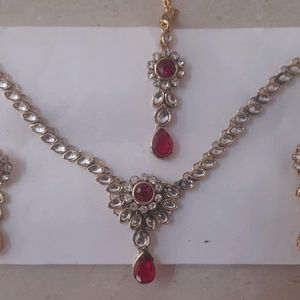 Necklace With Earrings And Maang Tikka