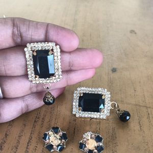 Black 🖤 Earrings With Studs