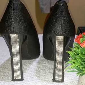 Pretty Heels With Rhinestone Work