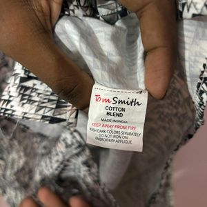 Tom Smith Shirt Size:large