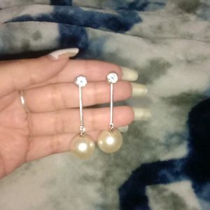 Off White Pearl Earrings