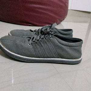 Unisex Grey Casual Shoes With Socks 👟🔥