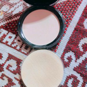 BB Lakme Compact Powder